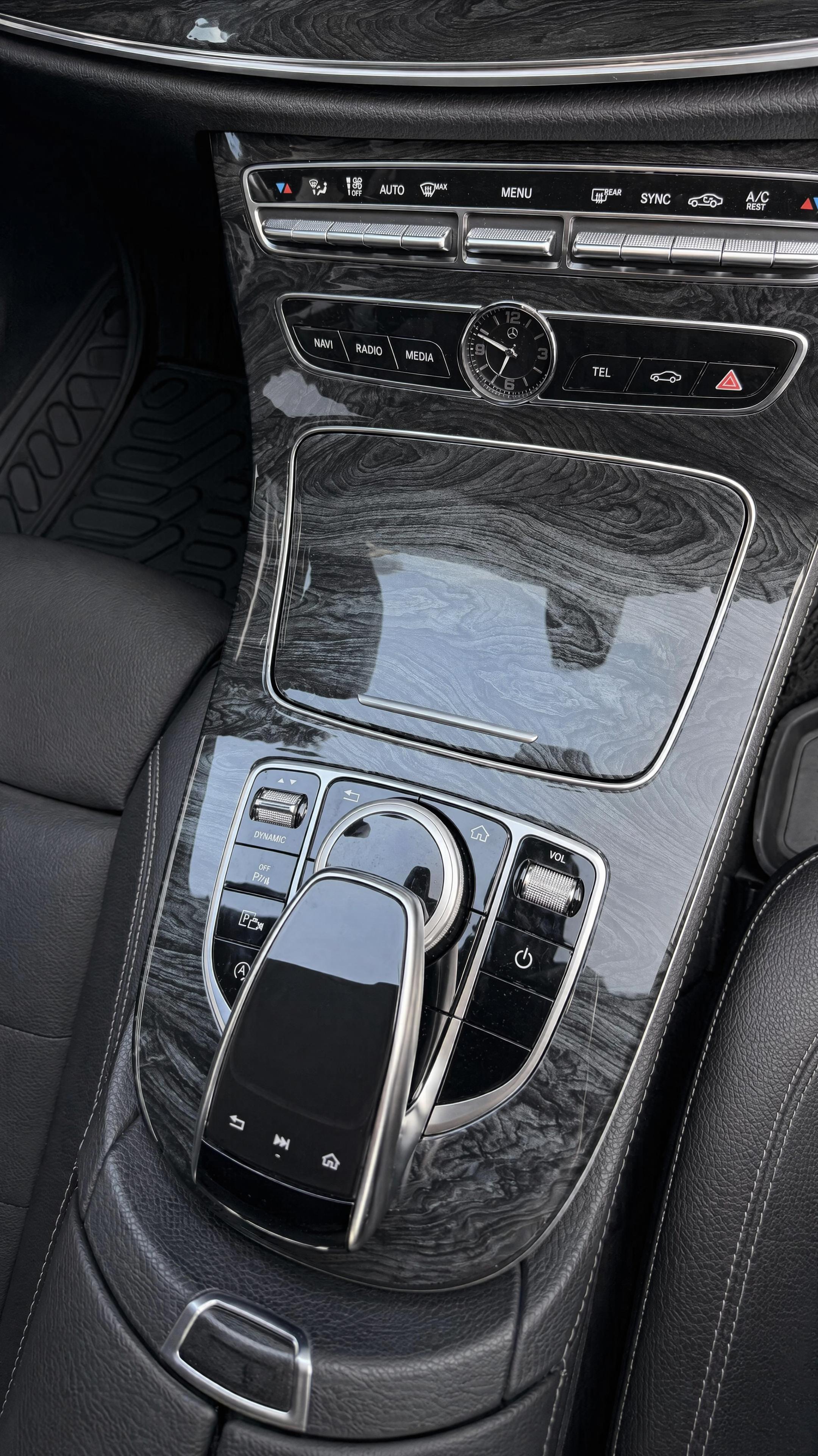 Декоративные элементы Mercedes с аквапринтом